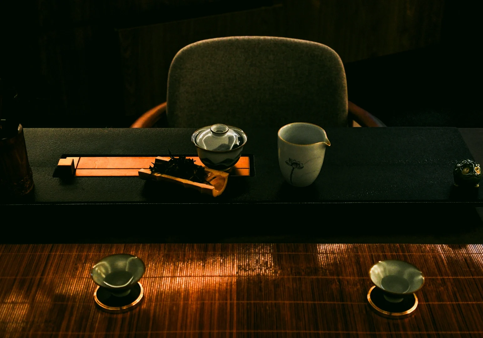 ea ceremony setup featuring gaiwan, fairness cup, and loose leaf pu-erh tea on tray at Tea Room by Ki-setsu – front-facing table-level shot highlighting Chinese tea appreciation ritual in private tea room